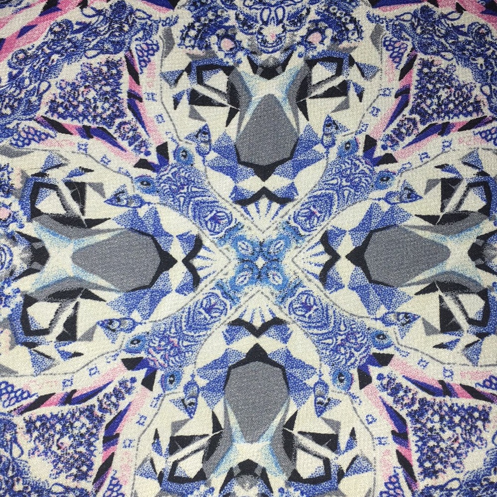 Patterned Tank top - Picture 2 of 3